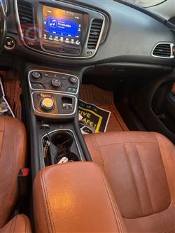 Chrysler 200